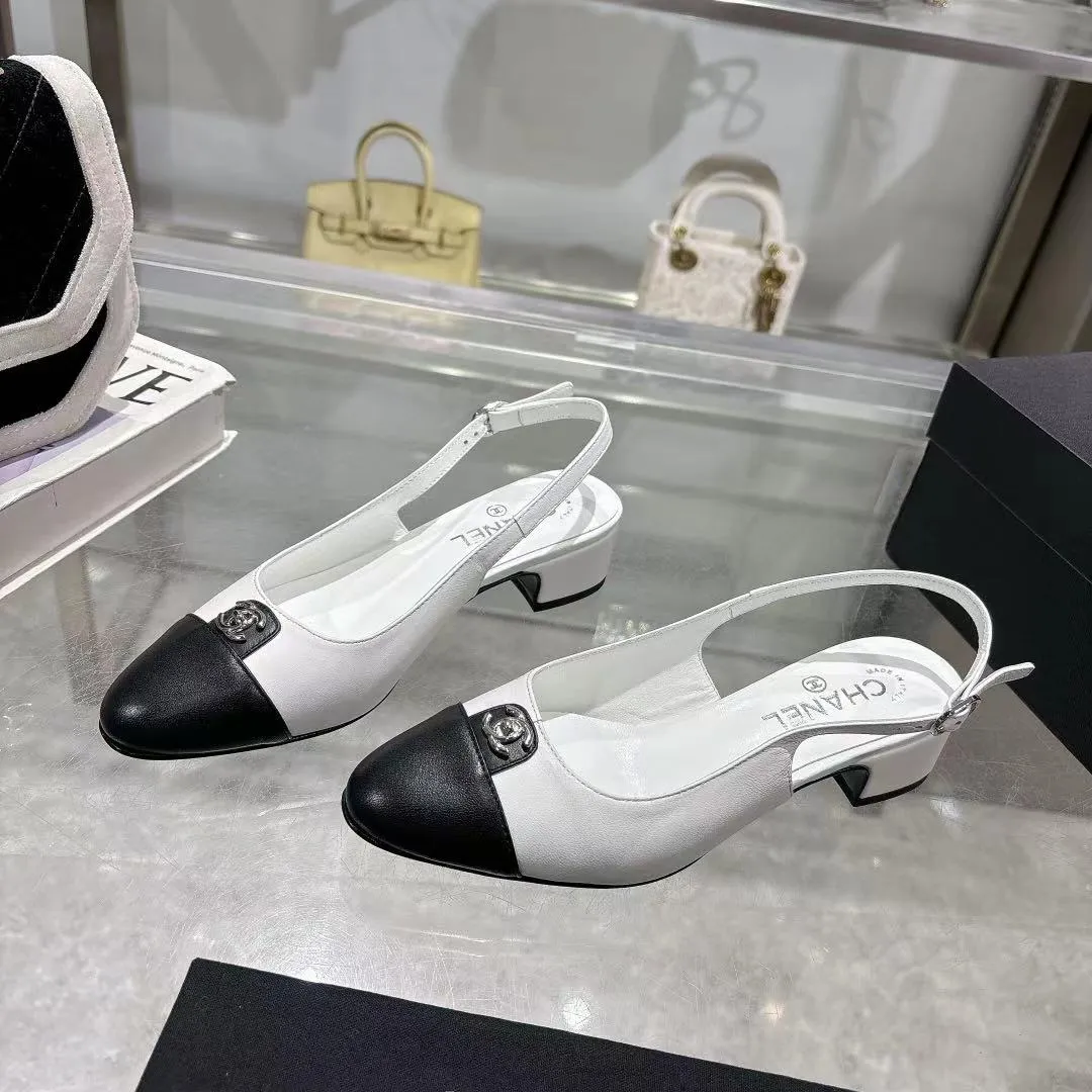 👟👟Ex-factory price 540👟👟 𝐂𝐇𝐀𝐍𝐄𝐋★Xiaoxiang New spring and summer counter new sandals, comfortable and low-heeled, a must-have for work and shopping💋 Show unique dressing style, too beautiful to say, a must-have in summer... Upper: imported sheepskin/Lining: mixed sheepskin Heel height: 3.5cm Outsole: Italian genuine leather outsole Shoe size: 35-39 (40, 41 and 42 are customized and cannot be returned or exchanged)